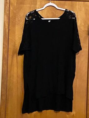 Zenana Outfitters Black Lace Shoulder Tunic